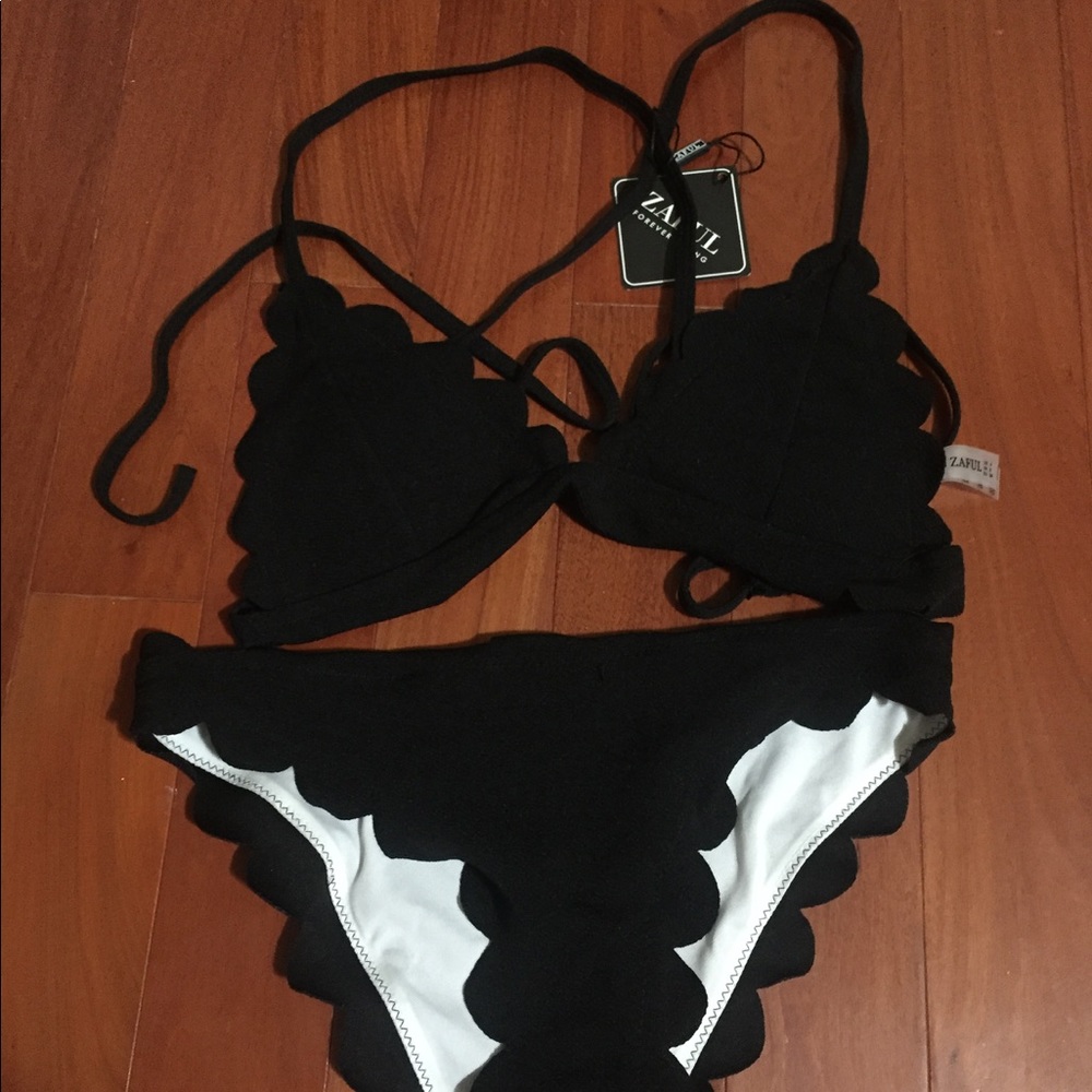 Black scalloped bikini set